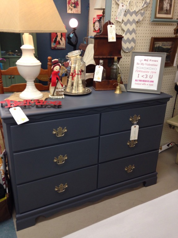 Indigo dresser booth