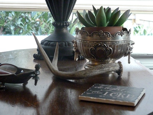 table vignette detail